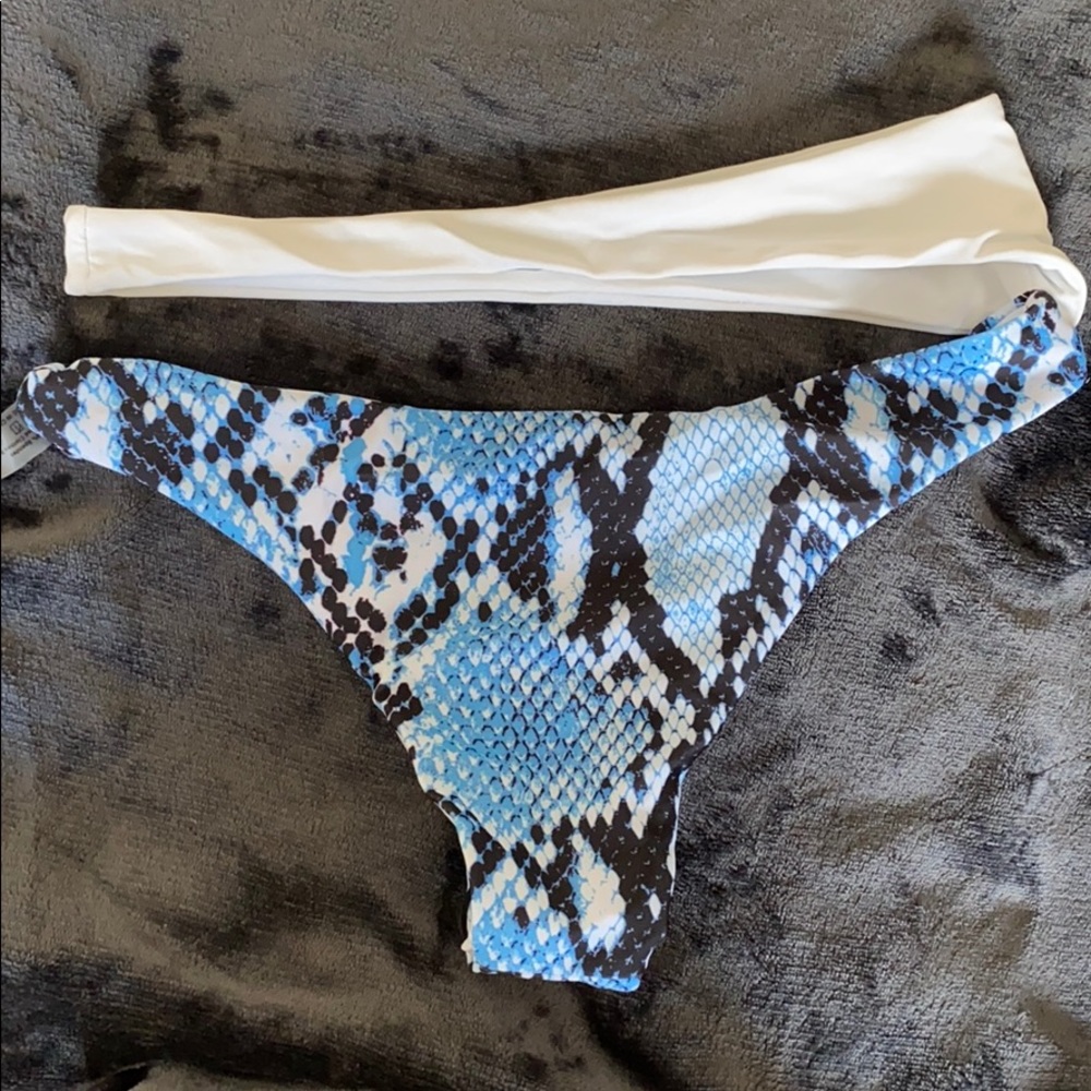 Bikini - Picture 2 of 5
